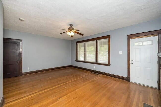 Foto del edificio - "Charming 2-Bed Duplex Retreat on Pennsylvania Ave – Spacious 1170 Sq Ft in Vibrant St. Louis!"