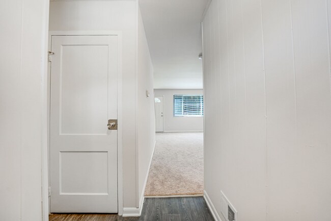 Foto del edificio - 4930 Winthrop St