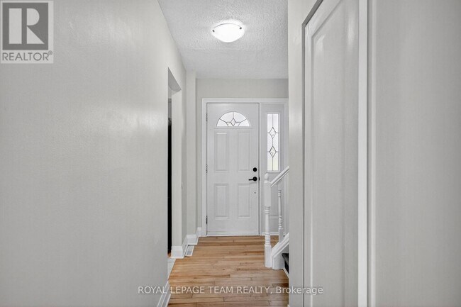 Photo du bâtiment - 434 Moodie Dr