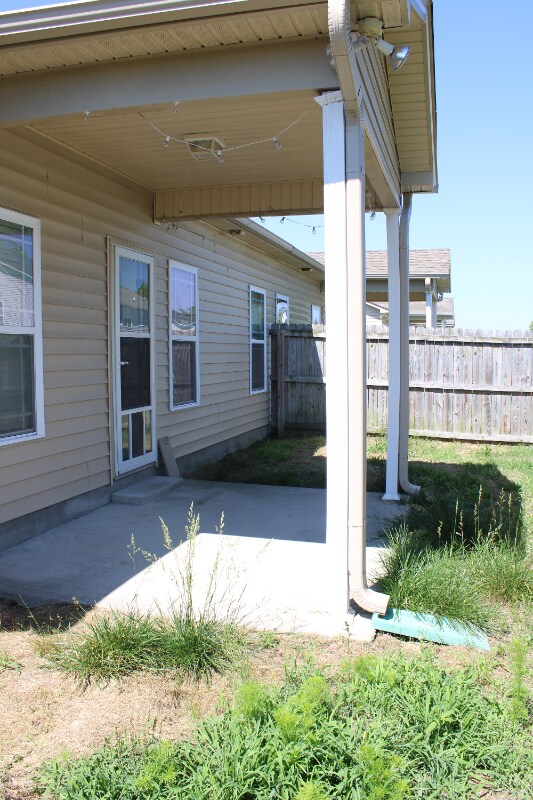 Foto del edificio - 2230 Sweet Bay Drive.