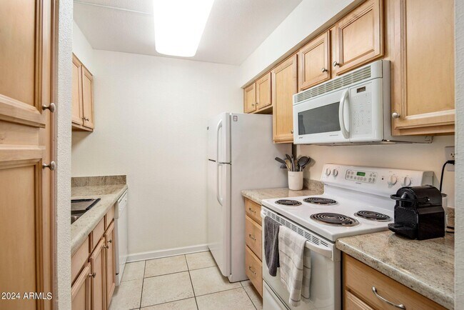 Building Photo - 7625 Camelback Rd