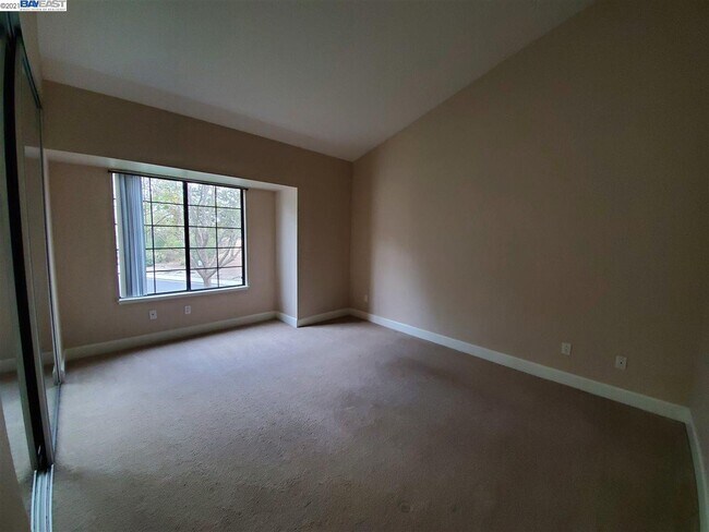 Building Photo - 383 Eastridge Dr