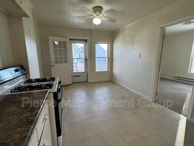 Building Photo - 529 Massabesic St