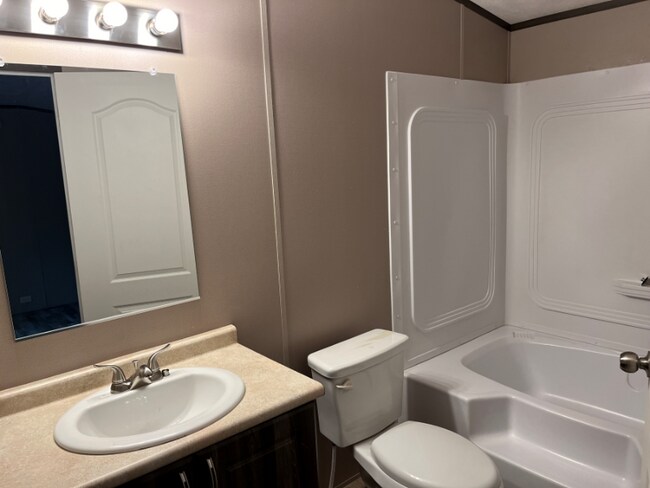 Foto del edificio - 490 Private Rd 6420