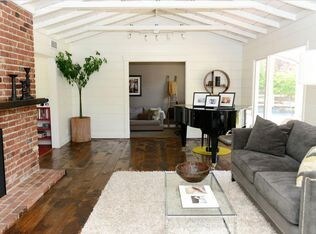 Foto del edificio - 139 Deer Hollow Rd