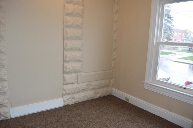 Building Photo - 1499 Monroe St