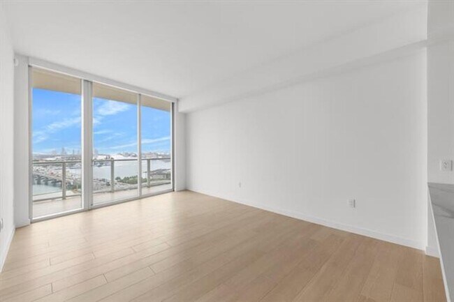 Building Photo - 1400 Biscayne Blvd