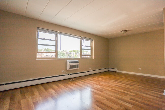 Building Photo - 7301 N Ridge Blvd