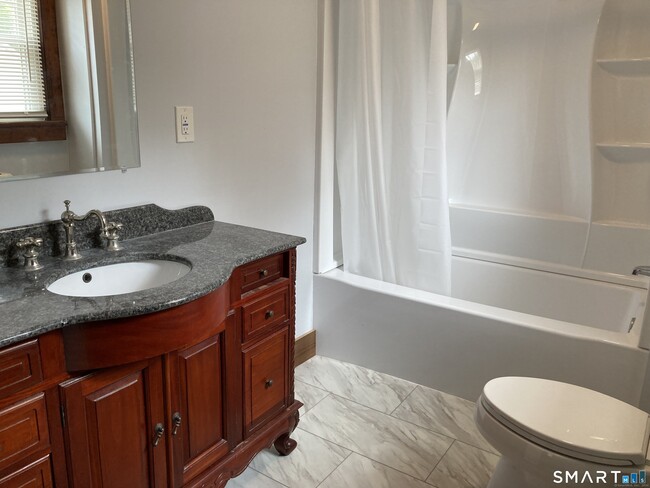 Foto del edificio - 282 Norwich-Westerly Rd