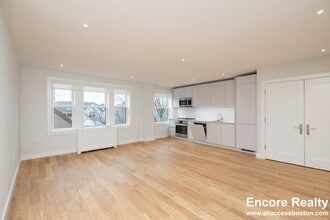 Building Photo - 123 Highland Ave