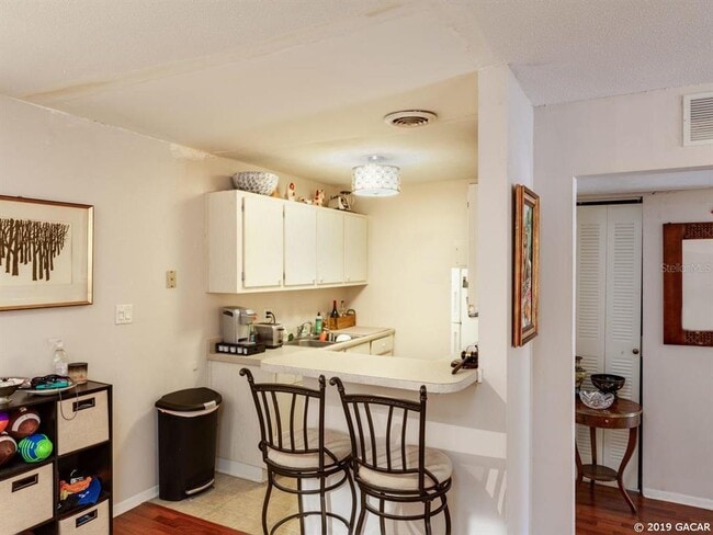 Building Photo - 1700 SW 16th Ct
