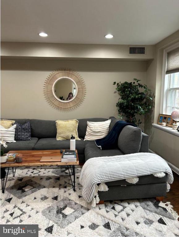 Foto del edificio - 3856 Porter St NW