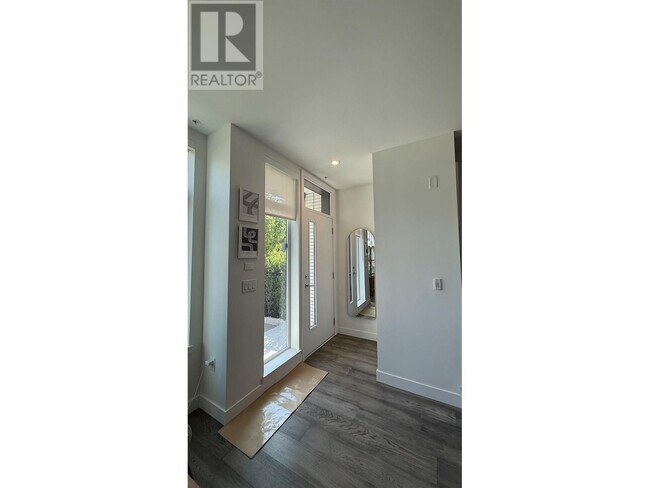 Photo du bâtiment - 571 W 29th Ave