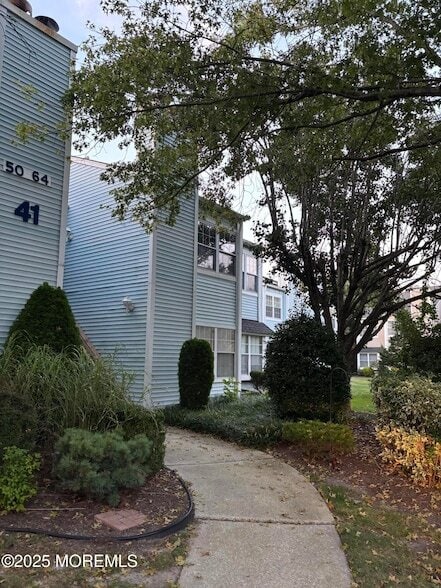 Foto del edificio - 58 Meadow Ridge Rd