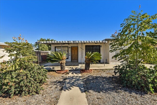 Building Photo - 3811 Boren St