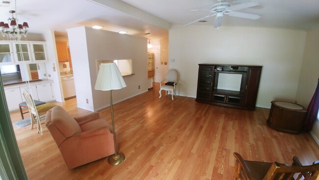 Foto del edificio - 5935 Camelot Dr N