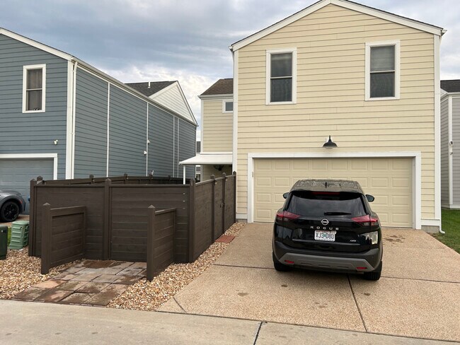 Foto del edificio - 5017 Freehold Rock Dr