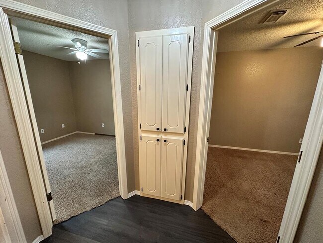 Foto del edificio - 2221 NE 8th St