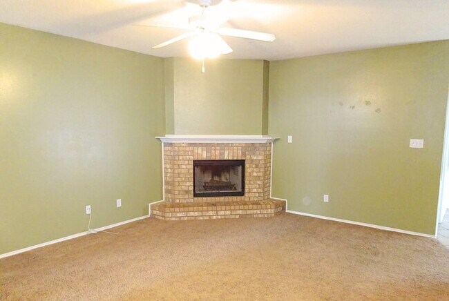 Building Photo - Beautiful House Located A Few Blocks From Elementary & Close Access To S.Loop 289 & Interstate!