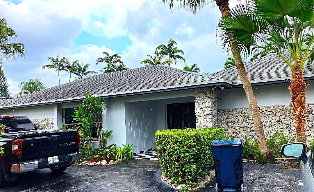 Primary Photo - 11480 SW 98th St