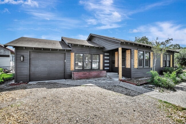 Building Photo - 2044 Thonig Rd