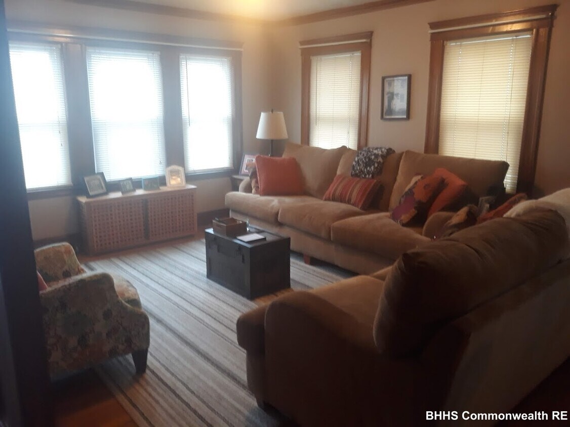 118 Ten Hills Rd, Somerville, MA 02145 Condo for Rent in Somerville