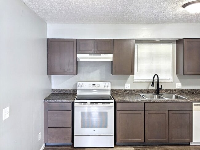 Building Photo - 5760 Ponderosa Dr