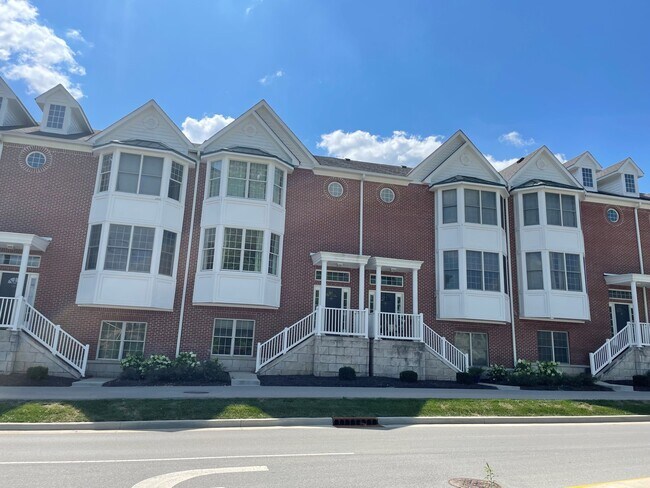 Building Photo - 100 Guilford Trail Dr