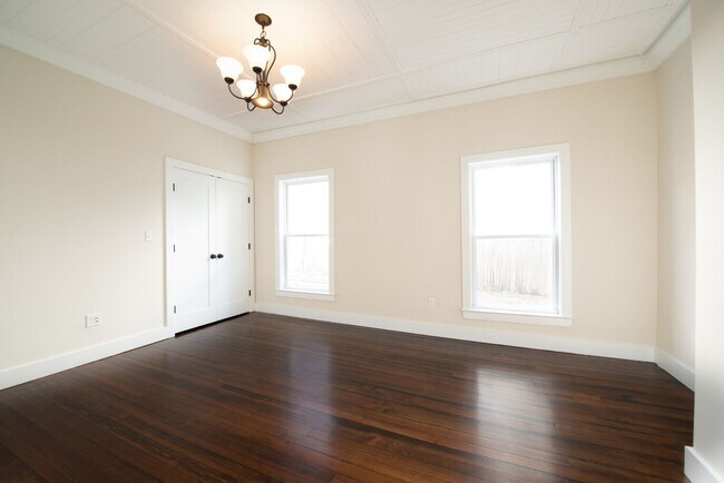 Building Photo - Duplex 4 bed 2 bath - Savin Hill - 9/1 (NO...