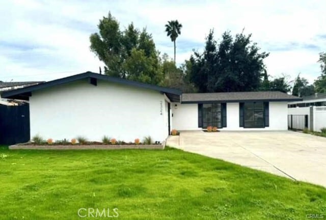 Building Photo - 2324 W Palm Ave
