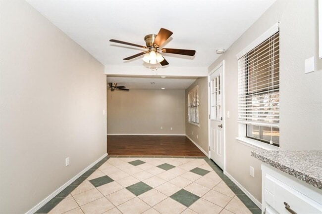 Building Photo - 1105 S Avery Dr