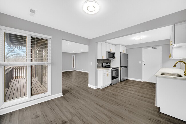 Building Photo - 1815 Tanglewood Dr