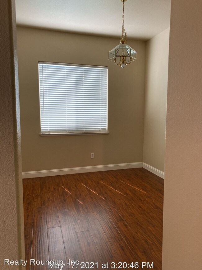 Building Photo - 5 br, 3.5 bath House - 2300 Bastona Dr