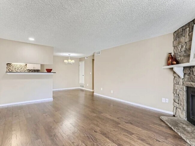 Foto del edificio - 14161 E Jewell Ave