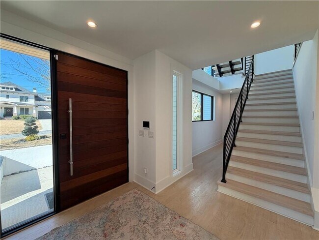 Building Photo - 2385 Nesbitt Dr NE