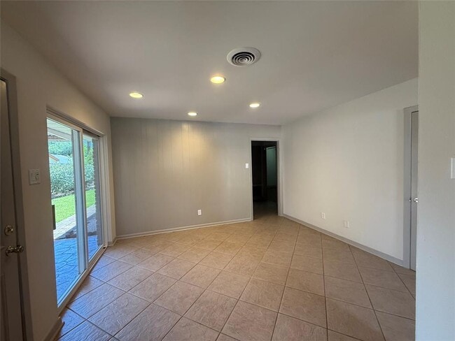 Building Photo - 4138 Donna Lynn Dr