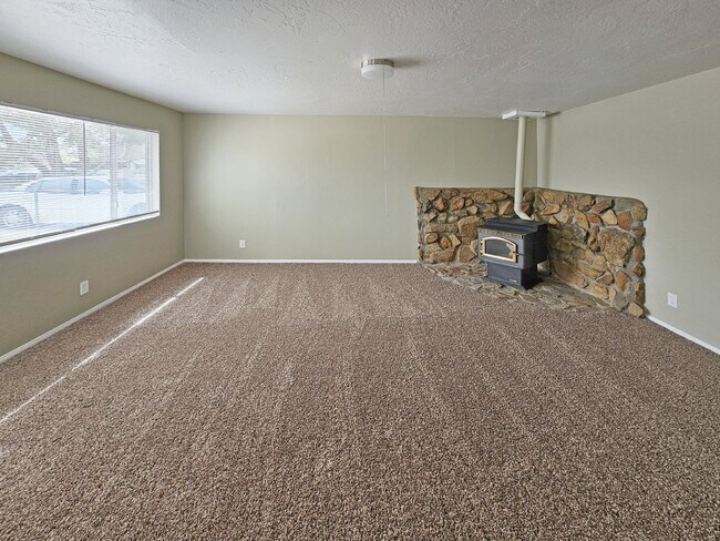 Building Photo - 6552 Valley Ave - Available Now