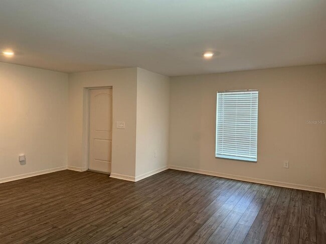 Foto del edificio - 2082 S Chamberlain Blvd