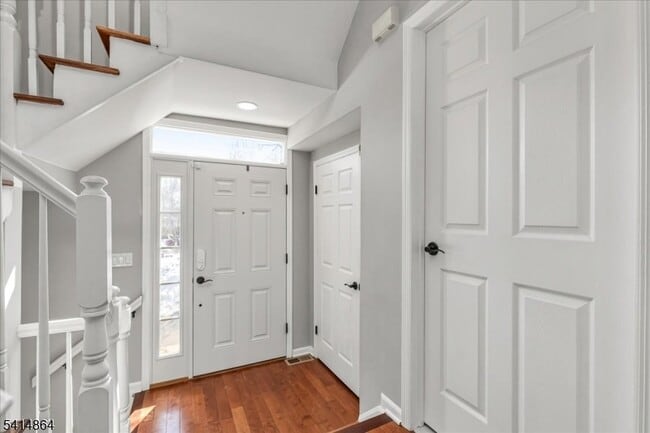 Building Photo - 40 Primrose Ln