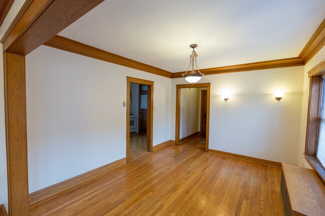 Building Photo - 2605 N Harding Ave