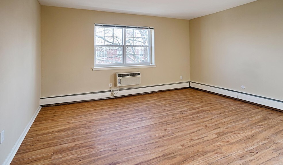 Master Bedroom York University Village chestnut hill village apartments rentals - philadelphia, pa Master Bedroom York University Village chestnut hill village apartments rentals - philadelphia, pa