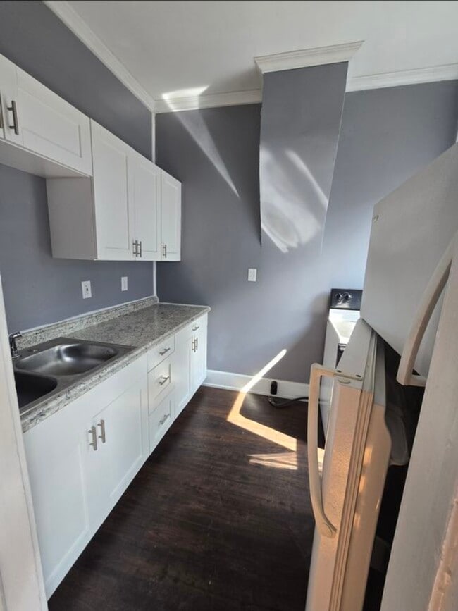 Building Photo - Superior Apartments