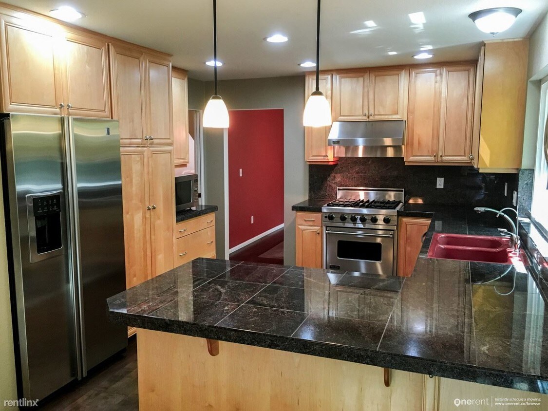 Primary Photo - 8525 SE 79th Pl