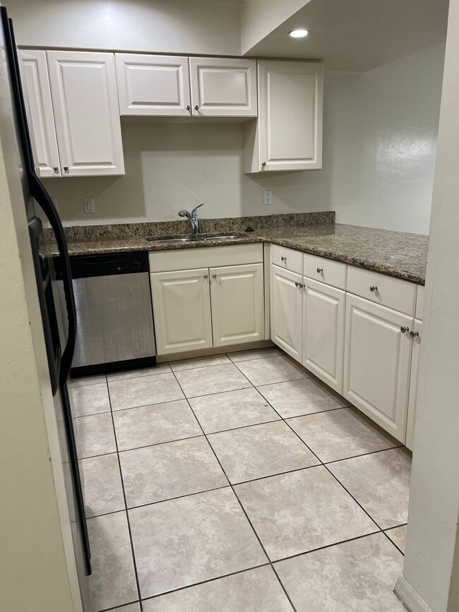 spacious townhouse.2 Bedrooms with 2-1/2 bathrooms - spacious townhouse.2 Bedrooms with 2-1/2 bathrooms