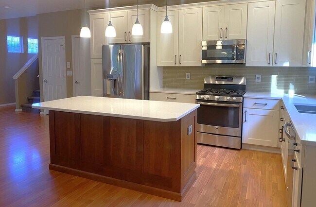 Foto del edificio - Beautiful Sherwood Home backs to Greenspace, Walking Distance to The Ridges! Entertainer's Backya...