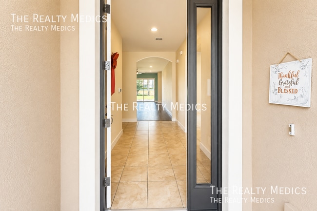 Building Photo - 11867 Padua Ln