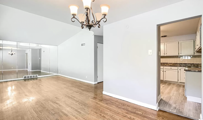 Building Photo - 1309 Mendell Dr