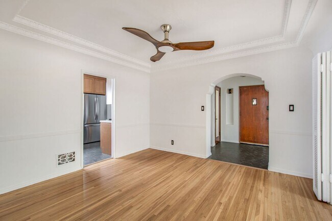 Foto del edificio - 4126 S Bronson Ave
