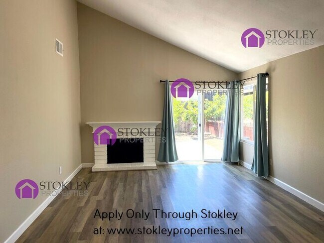 Foto del edificio - 717 Coral Ridge Cir