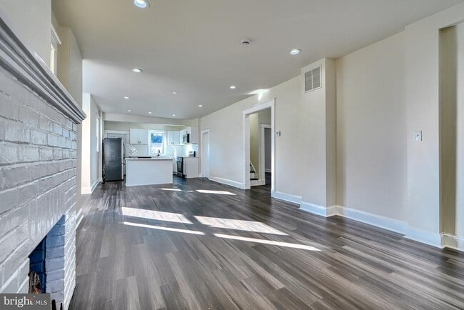 Building Photo - 6504 Rosemont Ave